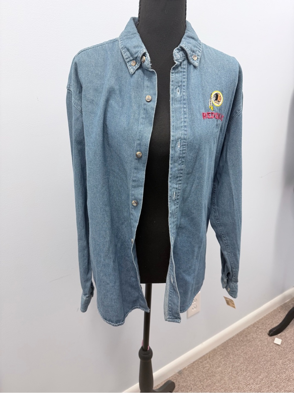 Kohl's Men's Light Blue Denim Button-Down Shirt with Embroidered Patch
